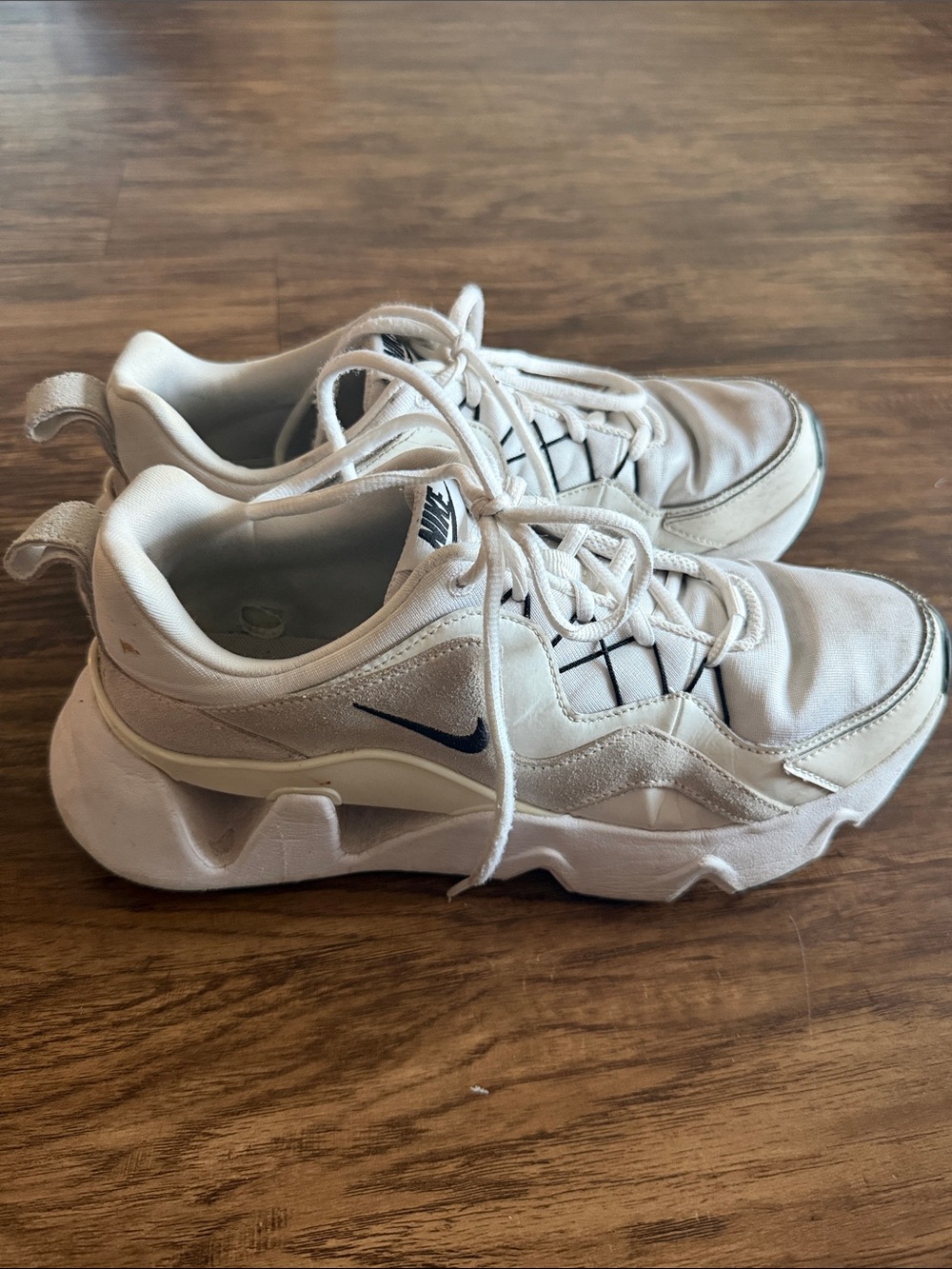 Nike Women's White Low-Top Lace-Up Sneakers